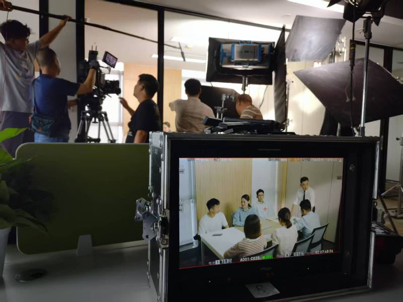 胶州市TVC拍摄公司：科技产品视觉化大师，诠释未来感与功能美学